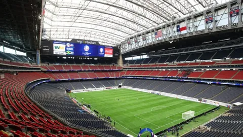 “第十二届全国少数民族传统体育盛会盛况热烈 亲情竞技 同心同行——据人民日报报道”